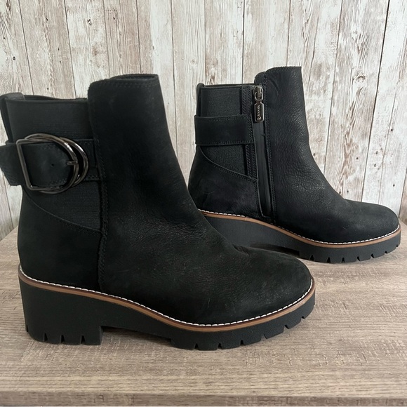 Blondo Waterproof Dakota Black Ankle Booties with Buckle Detail - Picture 1 of 8